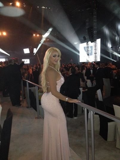 Η Ρουμάνα... Κιμ Καρντάσιαν βάζει φωτιά στα social media [εικόνες] | iefimerida.gr 4