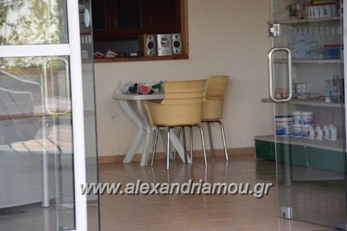 Ενοπλη ληστεία σε βενζινάδικο στην Αλεξάνδρεια -Πήραν τις εισπράξεις, κλείδωσαν τον υπάλληλο στην αποθήκη [εικόνες] | iefimerida.gr 2