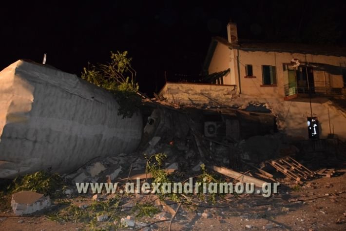 Συγκλονιστική μαρτυρία στο Αδενδρο: «Είδα το τρένο να εισβάλλει στο σπίτι του γείτονά μου» | iefimerida.gr 2