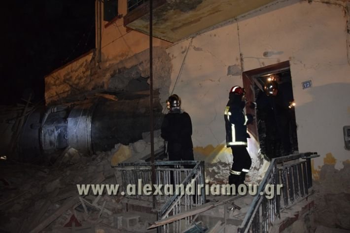 Συγκλονιστική μαρτυρία στο Αδενδρο: «Είδα το τρένο να εισβάλλει στο σπίτι του γείτονά μου» | iefimerida.gr 5