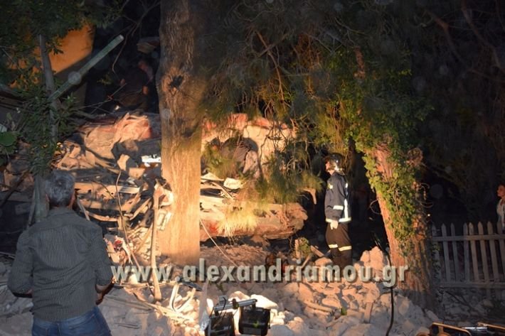 Συγκλονιστική μαρτυρία στο Αδενδρο: «Είδα το τρένο να εισβάλλει στο σπίτι του γείτονά μου» | iefimerida.gr 6