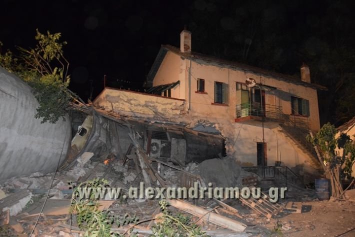 Συγκλονιστική μαρτυρία στο Αδενδρο: «Είδα το τρένο να εισβάλλει στο σπίτι του γείτονά μου» | iefimerida.gr 7