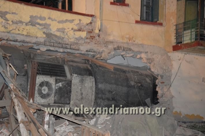 Συγκλονιστική μαρτυρία στο Αδενδρο: «Είδα το τρένο να εισβάλλει στο σπίτι του γείτονά μου» | iefimerida.gr 8