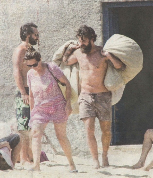 Σερβιτόρος στη Μύκονο έγινε ο κορυφαίος Έλληνας μοντέλο [εικόνες]  | iefimerida.gr 0