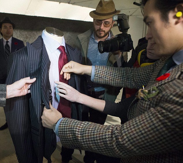 Αλεξίσφαιρα κοστούμια που προστατεύουν από σφαίρες 9 mm από περίστροφο [εικόνες] | iefimerida.gr 4