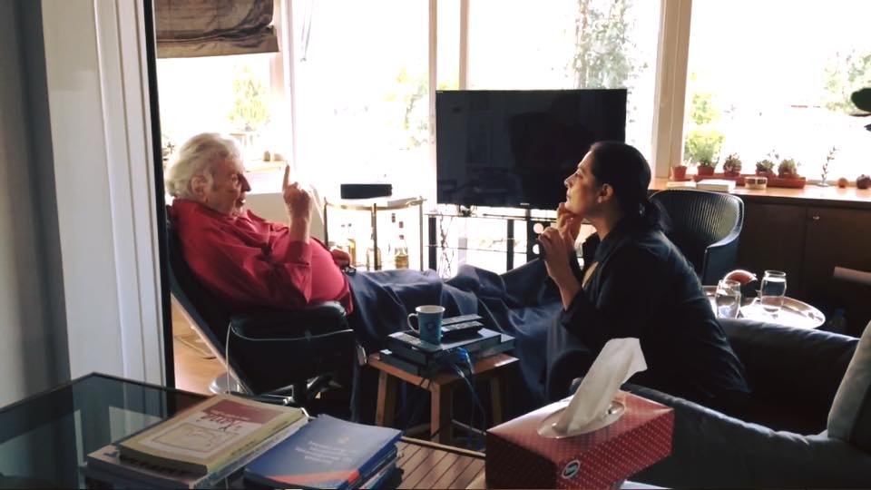 Η Αλέξια βγάζει selfie με τον Μίκη Θεοδωράκη [εικόνες] | iefimerida.gr 3