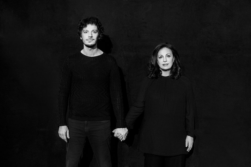 Εκπληξη: Η Χάρις Αλεξίου παίζει στο σανίδι αποσπάσματα από τη ζωή της! [εικόνες] | iefimerida.gr 1