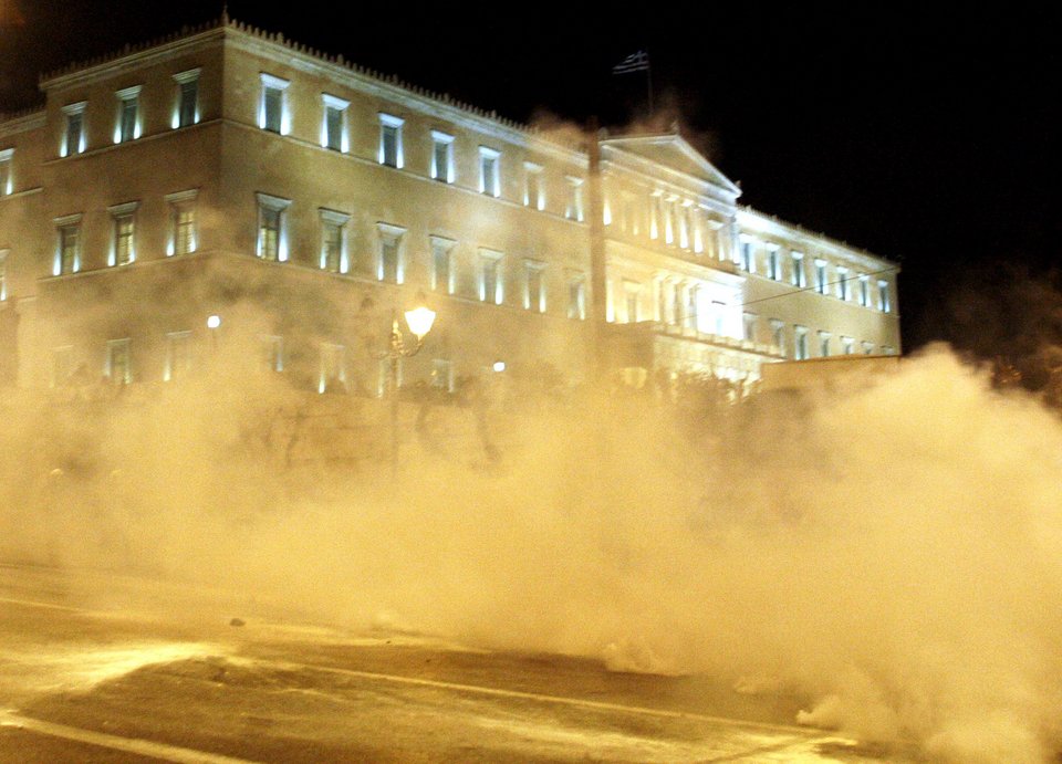 Πέντε χρόνια πριν... Οταν ο Αλέξης Γρηγορόπουλος έπεφτε νεκρός στα Εξάρχεια [εικόνες+βίντεο] | iefimerida.gr 1