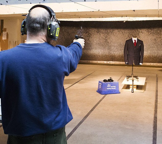 Αλεξίσφαιρα κοστούμια που προστατεύουν από σφαίρες 9 mm από περίστροφο [εικόνες] | iefimerida.gr 2