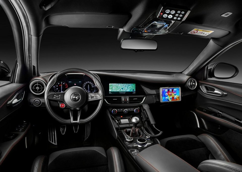 Μια Giulia για τους Ιταλούς αστυνομικούς [εικόνες] | iefimerida.gr 1