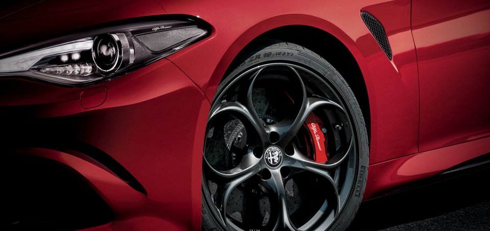 Μια Alfa Romeo με ψυχή Ferrari προκαλεί τον γερμανικό ανταγωνισμό [εικόνες] | iefimerida.gr 4