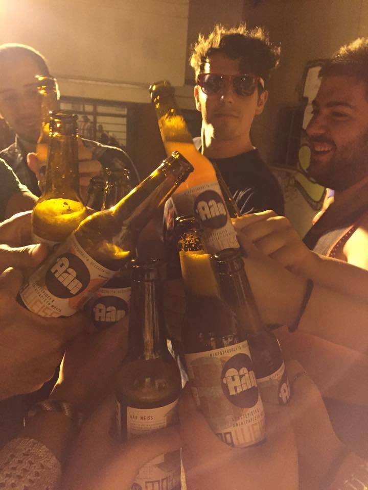 Success story: 4 νέοι από τη Θεσσαλονίκη παράτησαν τις δουλειές τους και φτιάχνουν «Αλη» (με ένα λ) μπύρα [εικόνες] | iefimerida.gr 5