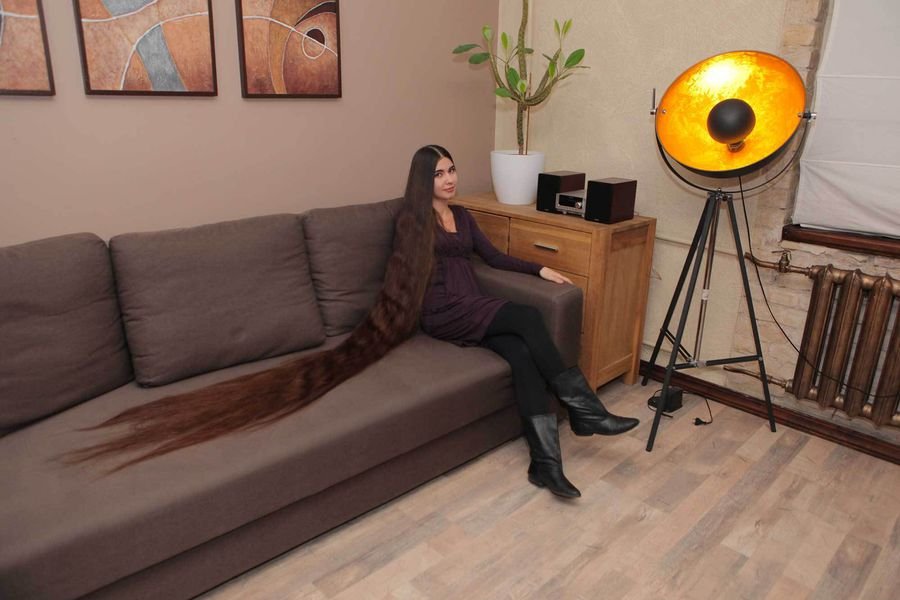 Ομορφη Λετονή με μαλλιά μήκους 2,2 μέτρων -Πώς τα συντηρεί [εικόνες] | iefimerida.gr 0