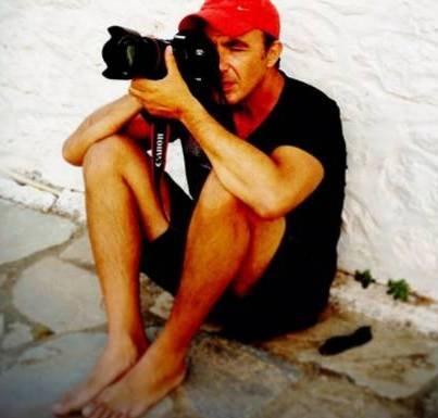 Ο Αλιάγας πουλάει καρτ ποστάλ για να χρηματοδοτήσει ασθενοφόρα στην Ελλάδα [εικόνες] | iefimerida.gr 1