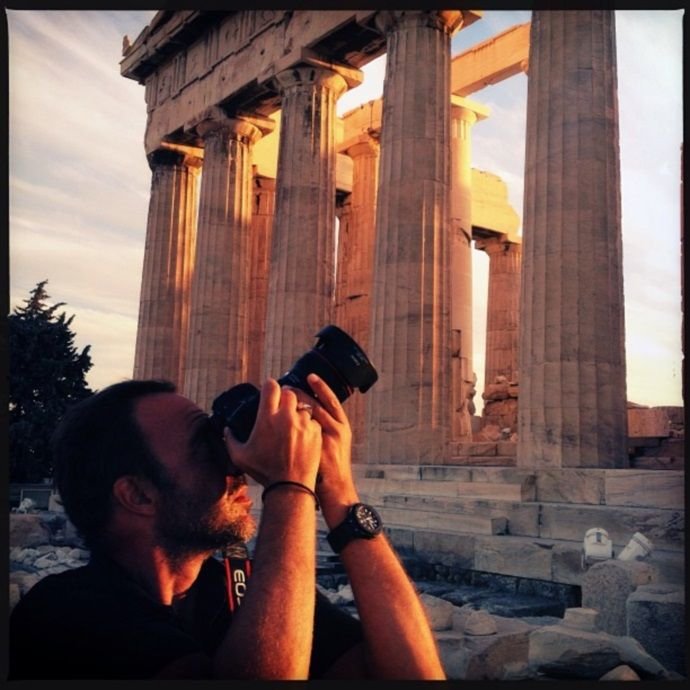 Ο Αλιάγας πουλάει καρτ ποστάλ για να χρηματοδοτήσει ασθενοφόρα στην Ελλάδα [εικόνες] | iefimerida.gr 3