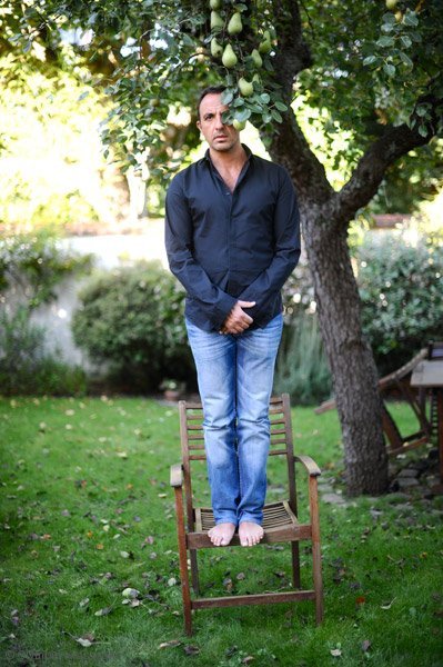 Ο Νίκος Αλιάγας μας δείχνει πόσο ωραία είναι η αυλή του παριζιάνικου σπιτιού του [εικόνες] | iefimerida.gr 4