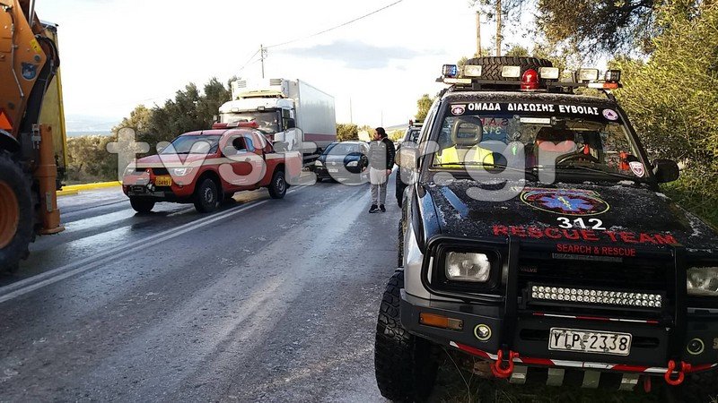 Από τις 07:00 ακινητοποιημένα φορτηγά και αυτοκίνητα στον πάγο