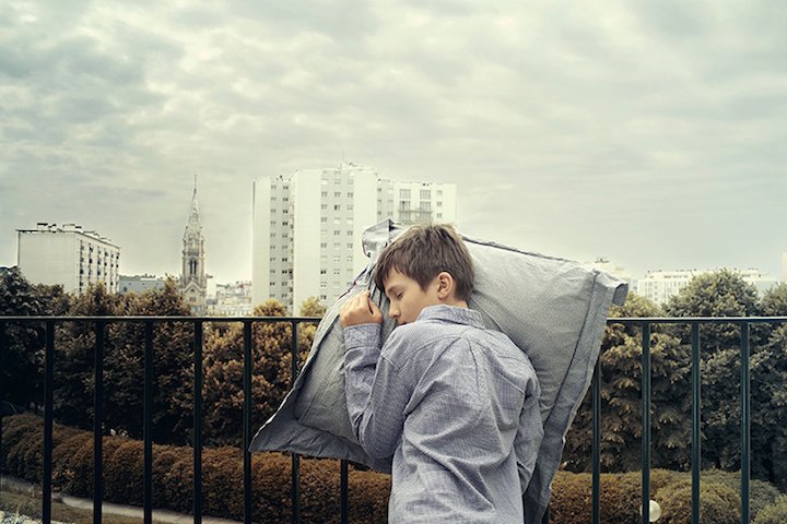 Koιμάμαι: Το απίστευτο φωτογραφικό πρότζεκτ μιας Γαλλίδας παντού έξω στην πόλη [εικόνες] | iefimerida.gr 1