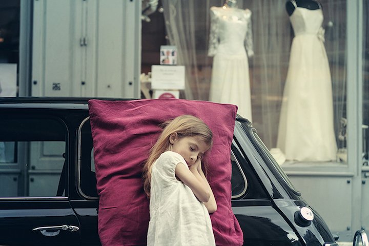 Koιμάμαι: Το απίστευτο φωτογραφικό πρότζεκτ μιας Γαλλίδας παντού έξω στην πόλη [εικόνες] | iefimerida.gr 4