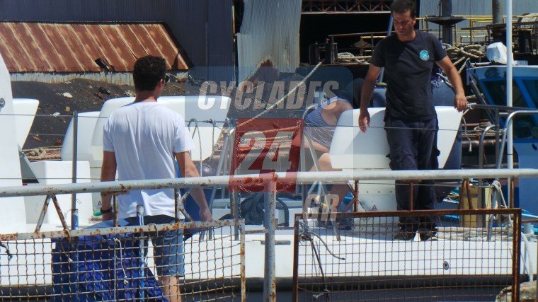 Bυθίστηκε μικρό σκάφος έξω από το λιμάνι της Σύρου -Σώος ο 46χρονος ιδιοκτήτης [εικόνες] | iefimerida.gr 2