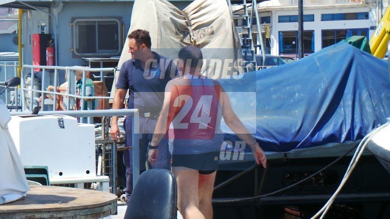 Bυθίστηκε μικρό σκάφος έξω από το λιμάνι της Σύρου -Σώος ο 46χρονος ιδιοκτήτης [εικόνες] | iefimerida.gr 4