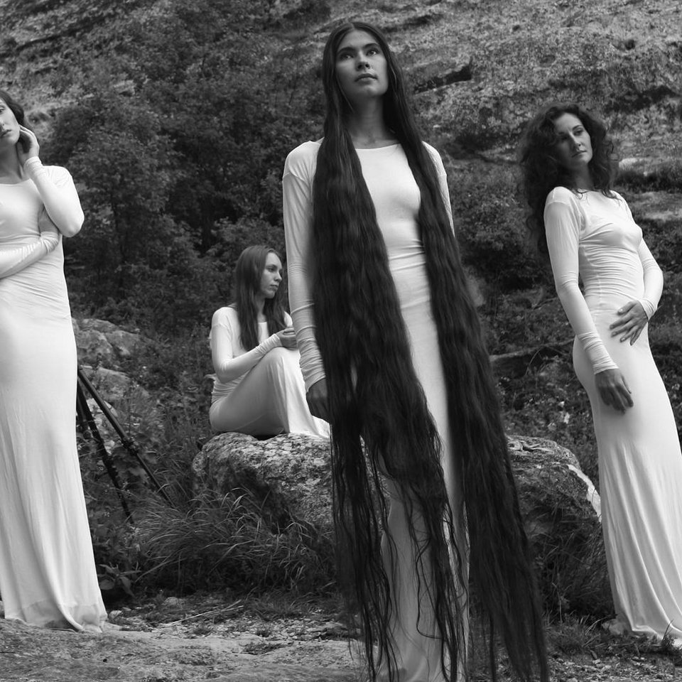 Ομορφη Λετονή με μαλλιά μήκους 2,2 μέτρων -Πώς τα συντηρεί [εικόνες] | iefimerida.gr 4