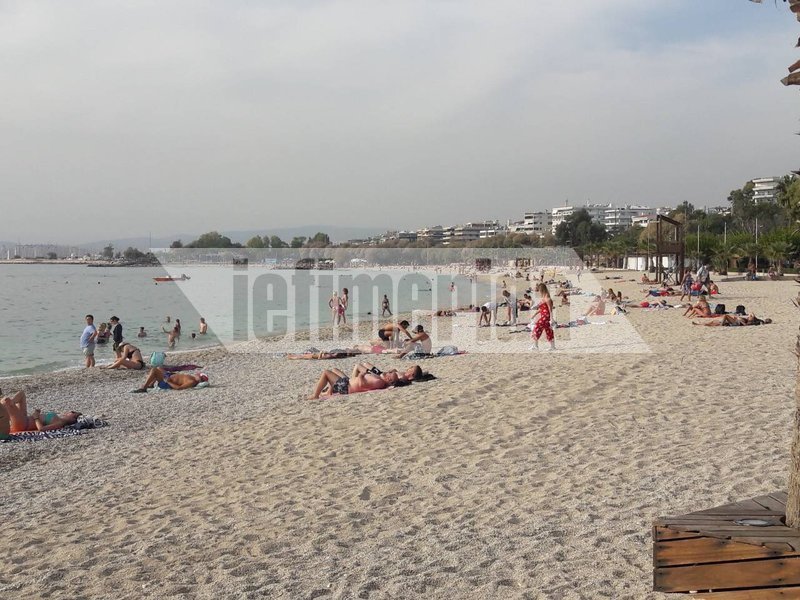 Μέχρι και το απόγευμα η παραλία είχε κόσμο