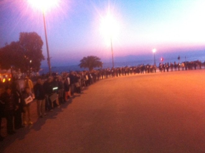 Εκπαιδευτικοί σε διαθεσιμότητα έκαναν ανθρώπινη αλυσίδα στην πλατεία Αριστοτέλους [βίντεο] | iefimerida.gr 0