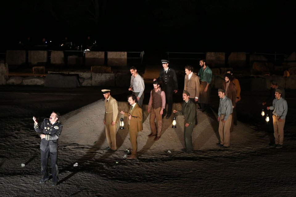 16.500 θεατές στην Επίδαυρο για την Αλκηστη του Εθνικού -Γύρω από ένα βουνό χώμα [εικόνες]  | iefimerida.gr 3