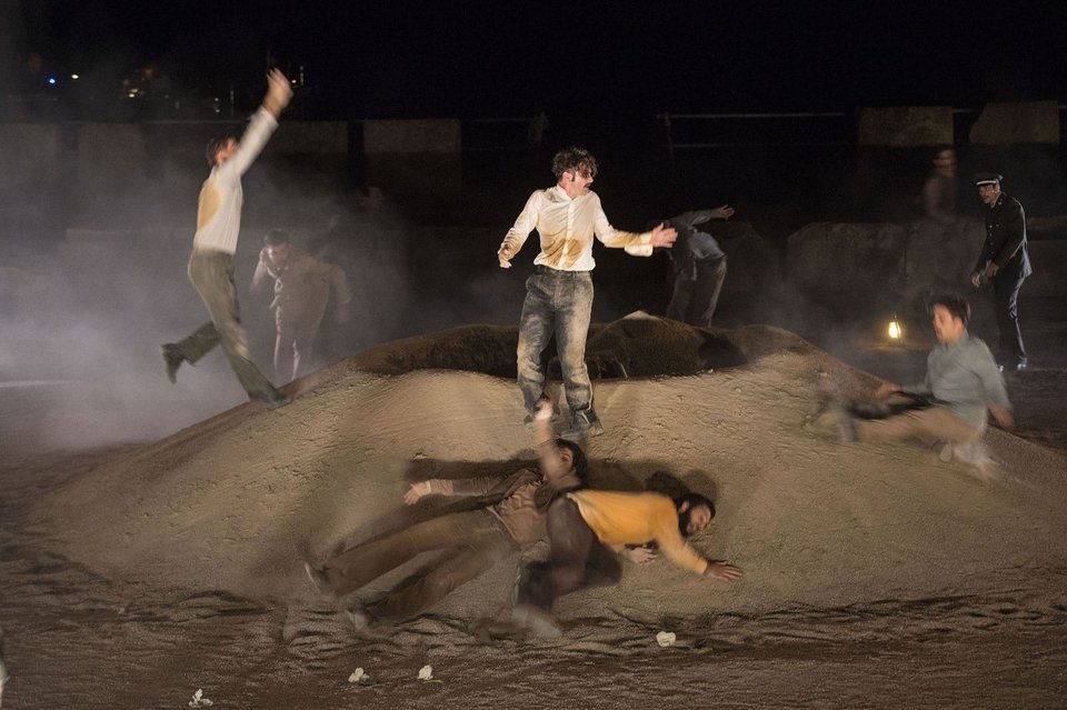 16.500 θεατές στην Επίδαυρο για την Αλκηστη του Εθνικού -Γύρω από ένα βουνό χώμα [εικόνες]  | iefimerida.gr 0