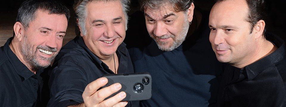 Θέλετε μια χριστουγεννιάτικη selfie με τους Άγαμοι Θύται; [εικόνες] | iefimerida.gr 4