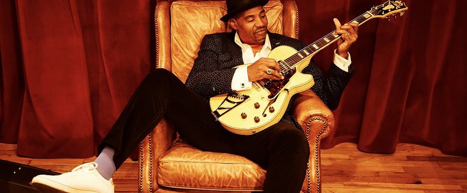 Allan Harris, ο Νατ Κινγκ Κολ του 21ου αιώνα έρχεται στο Half Note [βίντεο] | iefimerida.gr 0