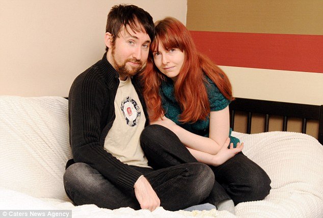 Η Βρετανίδα που έμεινε ένα μήνα κλεισμένη σπίτι της, επειδή έχει αλλεργία στο νερό [εικόνες] | iefimerida.gr 3