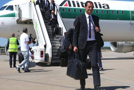 Τσάμπιονς Λιγκ: Κοστούμι vs τζην πουκάμισο - Το διαφορετικό στιλ για Γιουβέντους και Μπάρτσα [εικόνες] | iefimerida.gr 5