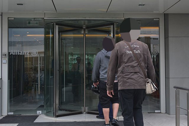 Κατάληψη αντιεξουσιαστών στα γραφεία της Allianz – Κατά του γερμανικού ιμπεριαλισμού [εικόνες] | iefimerida.gr 1