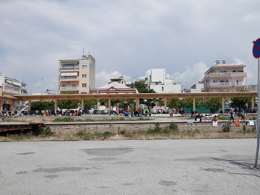 Μετανάστες μετέτρεψαν σε πλυσταριό το σταθμό του τρένου [εικόνες] | iefimerida.gr 2