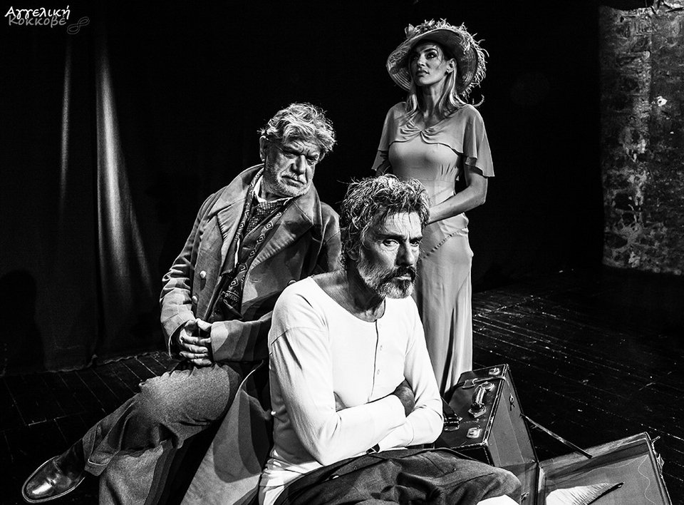 Περιμένοντας το Γκοντό, Λεωφορείον ο Πόθος και Βυσσινόκηπος, σε μία παράσταση [βίντεο]  | iefimerida.gr 1