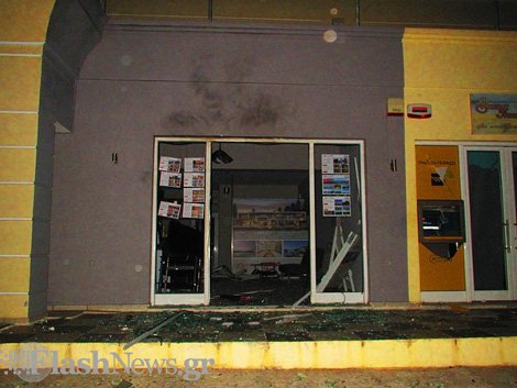 Χανιά: «Γυαλιά καρφιά» καταστήματα στην Αλμυρίδα μετά το «τυφλό» χτύπημα - Τέσσερις προσαγωγές [εικόνες] | iefimerida.gr 0