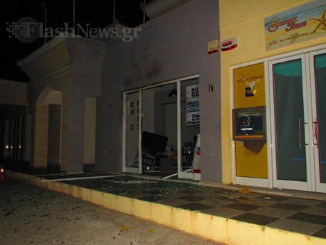 Χανιά: «Γυαλιά καρφιά» καταστήματα στην Αλμυρίδα μετά το «τυφλό» χτύπημα - Τέσσερις προσαγωγές [εικόνες] | iefimerida.gr 2