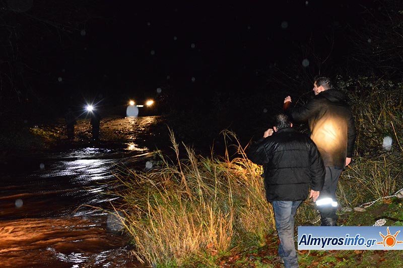 Αλμυρός Βόλου: Εξι άνθρωποι εγκλωβίστηκαν όλη νύχτα από χείμαρρο [εικόνες& βίντεο] | iefimerida.gr 1