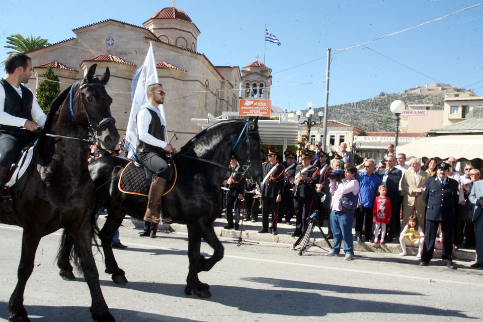 Το Αργος γιόρτασε την 28η Οκτωβρίου πάνω σε άλογα-Μία μαθηματική παρέλαση που εντυπωσίασε [εικόνες] | iefimerida.gr 0