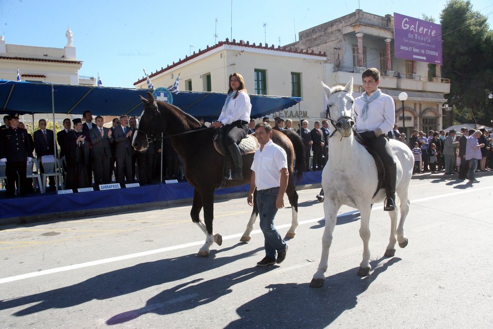 Το Αργος γιόρτασε την 28η Οκτωβρίου πάνω σε άλογα-Μία μαθηματική παρέλαση που εντυπωσίασε [εικόνες] | iefimerida.gr 1