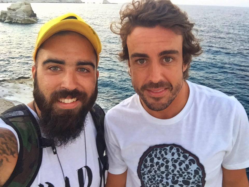 Στη Μήλο ο Φερνάντο Αλόνσο -Εχει κάνει το νησί άνω-κάτω [εικόνα] | iefimerida.gr 0