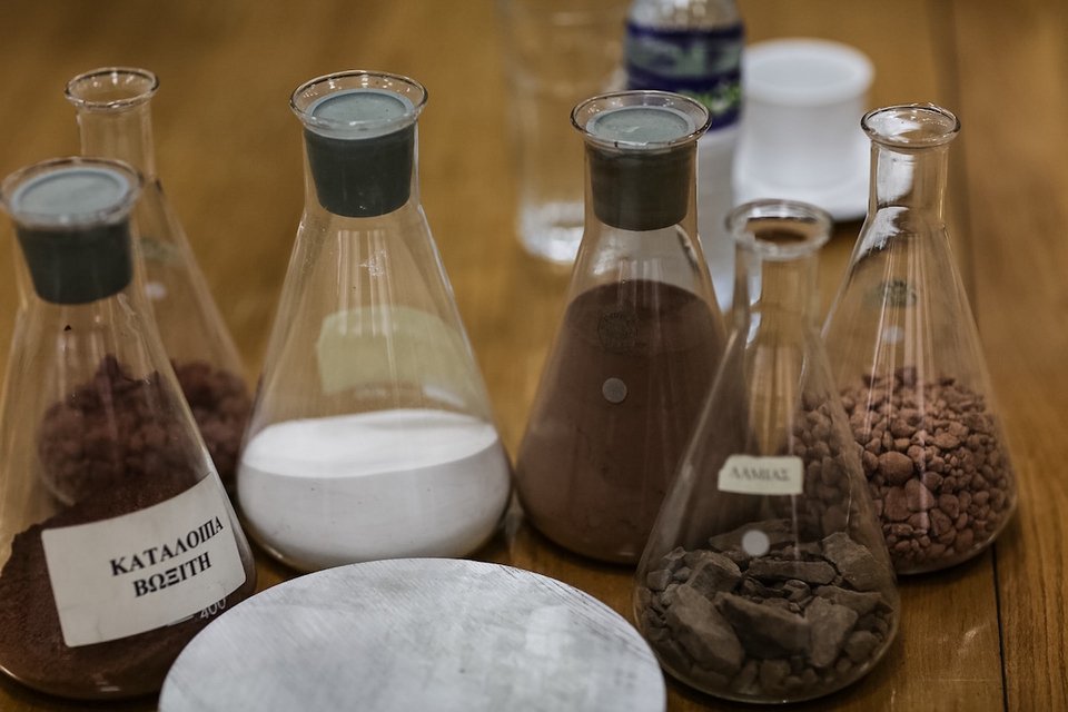 Ο Σταύρος Θεοδωράκης στην Αλουμίνιον, στα Ασπρα Σπίτια Βοιωτίας [εικόνες] | iefimerida.gr 7