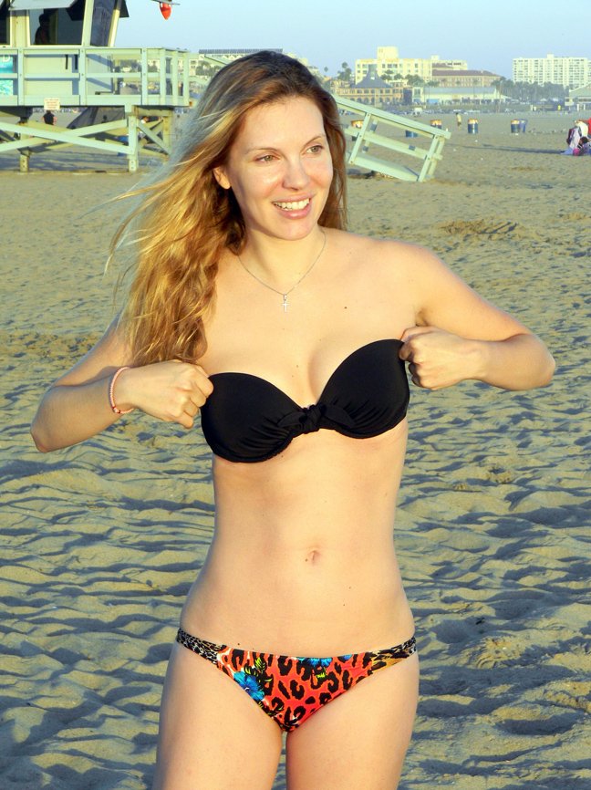 Θεσσαλονικιά παρουσιάστρια με καυτό μπικίνι στο Μαϊάμι [εικόνες]  | iefimerida.gr 2