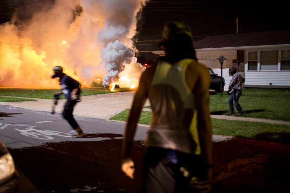 Σκηνικό πολέμου στο Μιζούρι των ΗΠΑ: Δέχθηκε πυρά αστυνομικών κι άλλος νέος -Νοσηλεύεται σε κρίσιμη κατάσταση [βίντεο&εικόνες] | iefimerida.gr 0