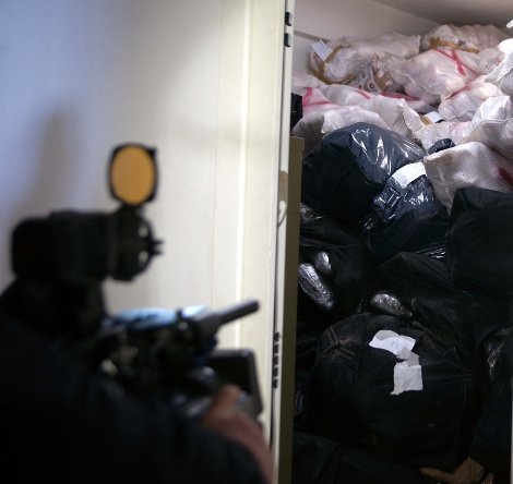 Αλβανοί πέρασαν στην Ελλάδα μουλάρια φορτωμένα... με 550 κιλά χασίς | iefimerida.gr 1