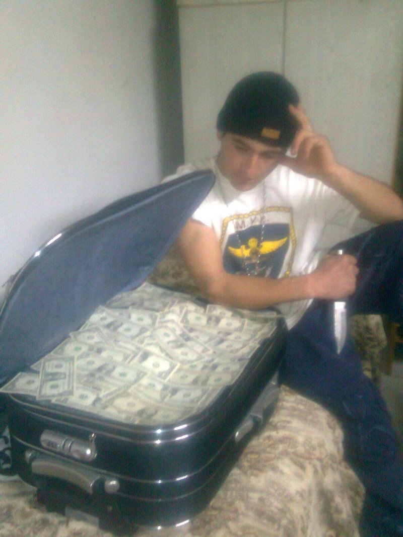 Ο 23χρονος Αλβανός έδειχνε στη 13χρονη εικόνες με βαλίτσες γεμάτες δολάρια και της έταζε μεγάλη ζωή και έρωτες [διάλογοι] | iefimerida.gr 1