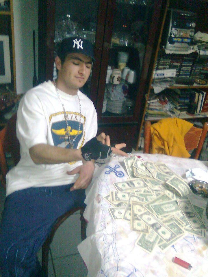 Ο 23χρονος Αλβανός έδειχνε στη 13χρονη εικόνες με βαλίτσες γεμάτες δολάρια και της έταζε μεγάλη ζωή και έρωτες [διάλογοι] | iefimerida.gr 4