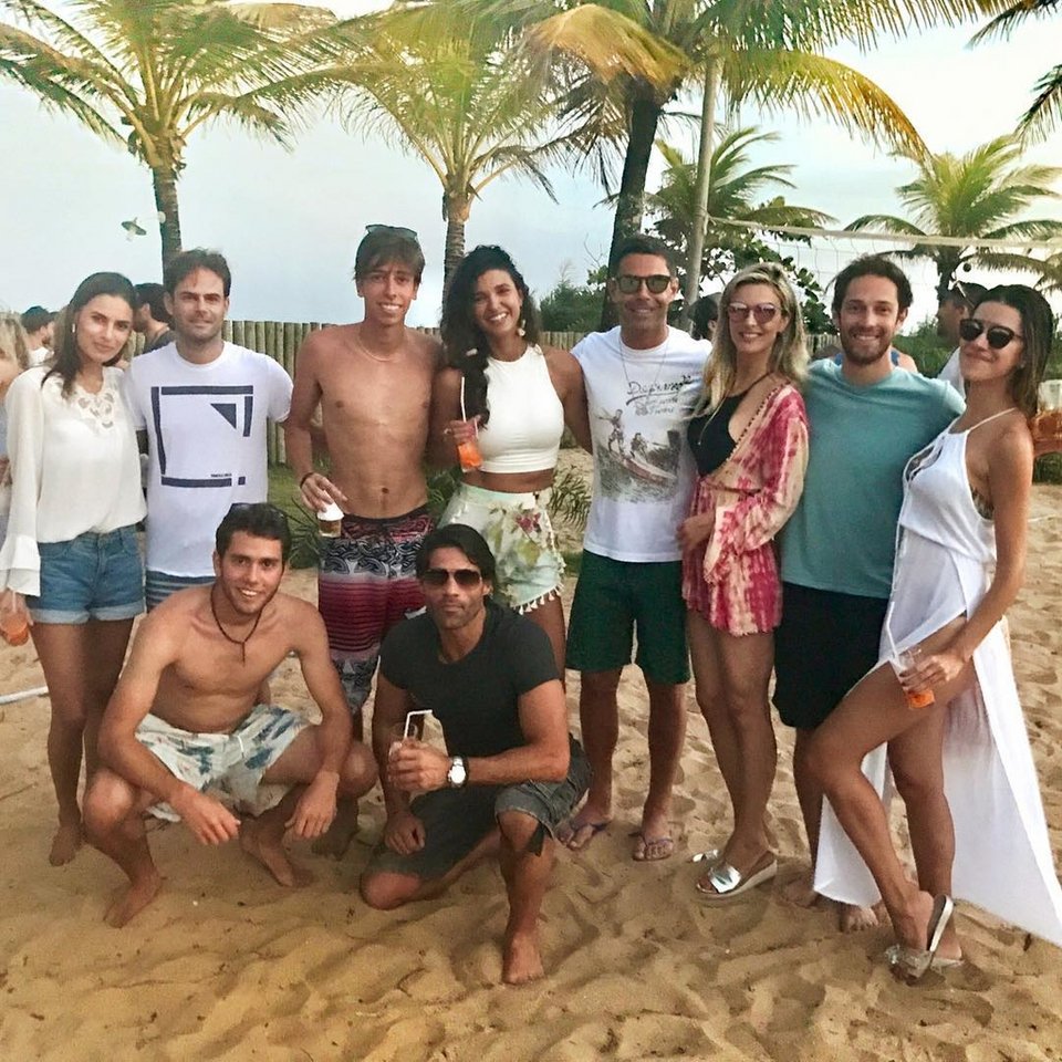 Ο πρώην σύζυγος της Αθηνάς Ωνάση αγκαλιά με το νέο αμόρε [εικόνες] | iefimerida.gr 0